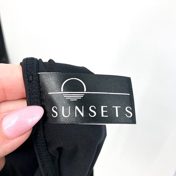 SUNSETS Women's Veronica One Piece Swimsuit Large Black Criss-Cross Back NWT - Picture 10 of 11